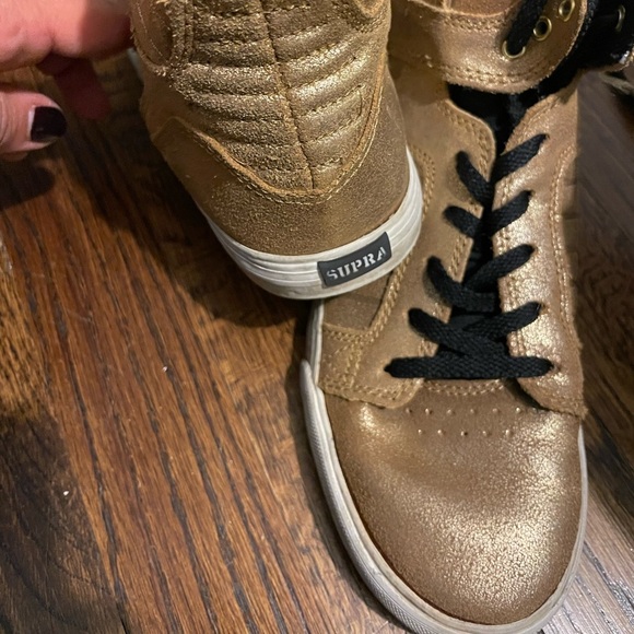 Supra 👑 skytop size 3.5 gold high tops - Picture 5 of 7